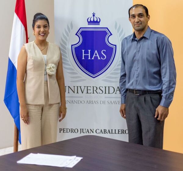 Concejal Larissa Winckler firma convenio para beca en medicina con la Universidad Superior Hernando Arias de Saavedra