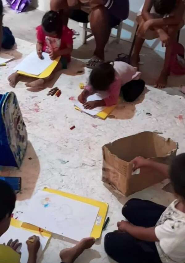 Video: niños de primaria dan clases en el suelo en comunidad indígena - Noticias del Chaco - ABC Color
