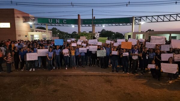 Alumnos de la UNC se movilizan por Arancel Cero
