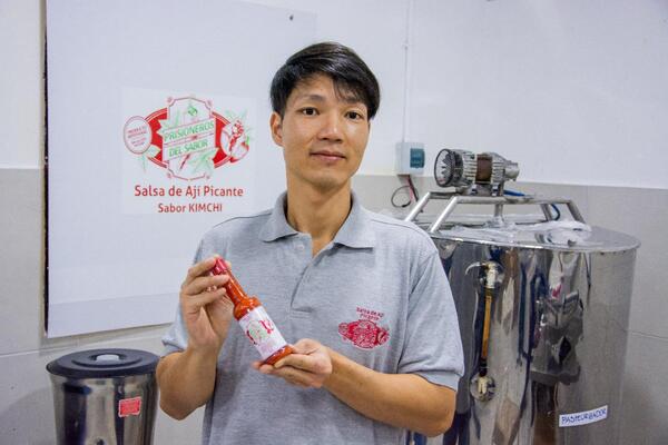 Reinserción social: el éxito de la salsa picante “Prisioneros del sabor” creada por un emprendedor recluso - Unicanal