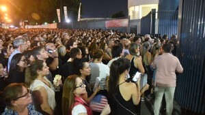 Fans de Luis Miguel reportan caos en la organización y atraso en apertura de portones