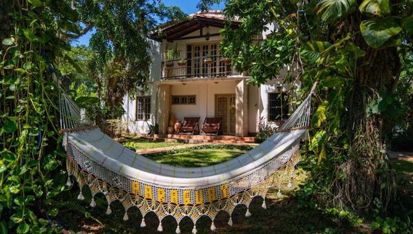 Posada Arasy tiene un ambicioso proyecto en Areguá (y su estilo colonial no pasa desapercibido)