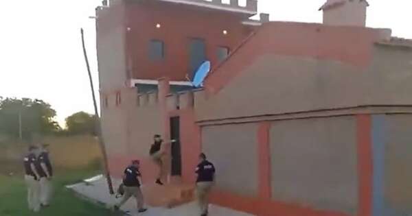 La Nación / Allanaron viviendas dejuez involucrado en estafa