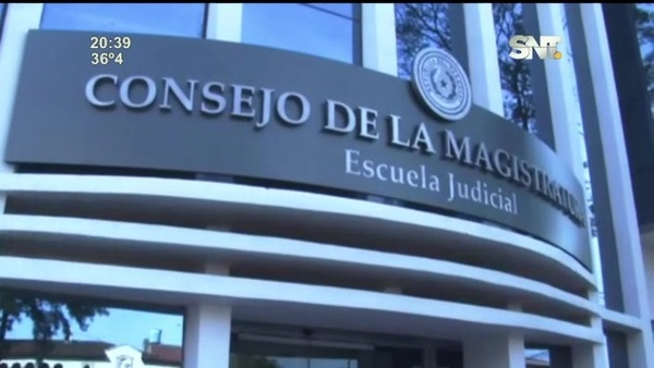 Aplazo masivo de abogados - SNT