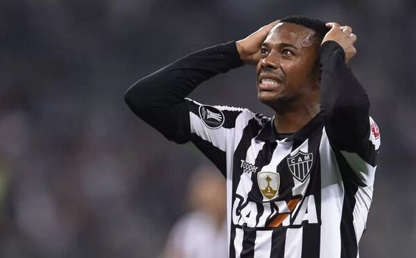 Versus / Tribunal aprueba que Robinho pague su condena por violación en Brasil