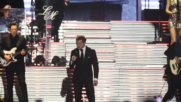 Robo de celulares y masivas quejas durante concierto de Luis Miguel - Radio Imperio 106.7 FM