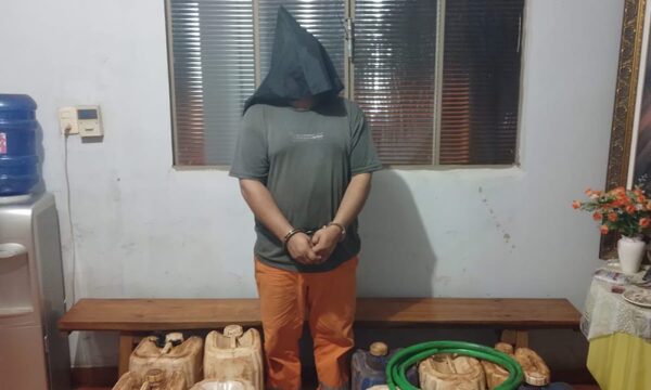 Detienen a hombre que robaba combustible de tractor en constructora