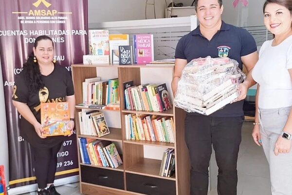 Realizan donación para biblioteca de la AMSAP
