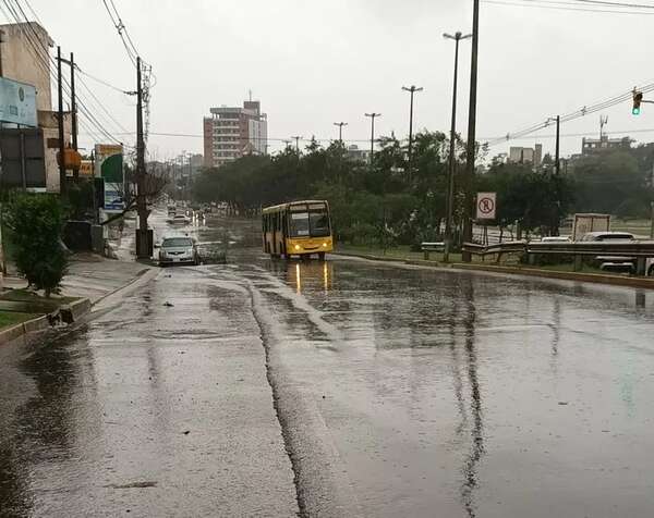 Intensa lluvia con fuertes ráfagas de viento en Itapúa - Clima - ABC Color