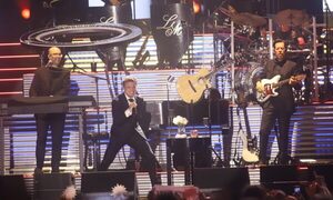 (GALERIA)Luis Miguel cantó y encantó en medio de apagones
