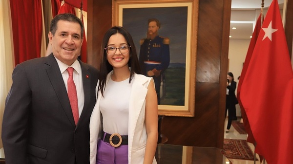 De fustigar a Cartes como liberal, a posar con él como nueva colorada - Noticias Paraguay