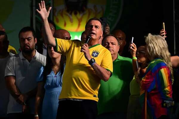 Bolsonaro agita a sus bases ante posible imputación - Mundo - ABC Color