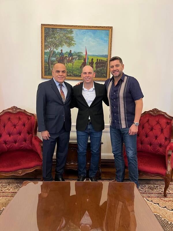 Intendente de Cambyretá se reunió con el Vicepresidente de la República y el Presidente electo del Congreso Nacional*