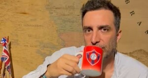 El embajador del Reino Unido aparece con una taza de Cerro después de que el club subiera un mapa con la Malvinas como británicas