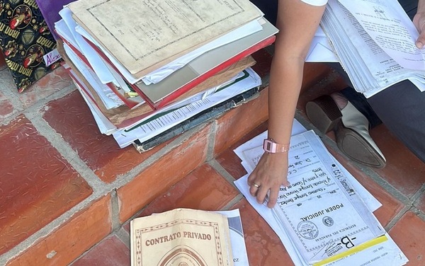 Caso estafa con venta de autos: Allanan viviendas de actuaria y oficial de justicia