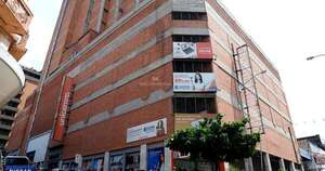 La Nación / Situar a las personas en el centro de las decisiones llevó a Unicentro ser una “marca con historia”
