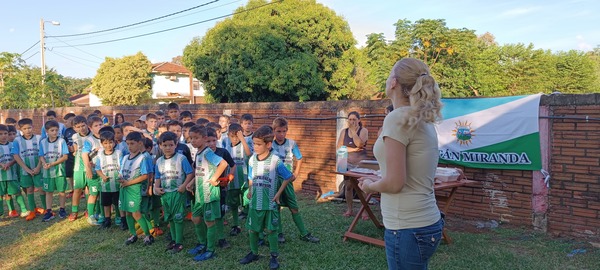 Capitán Miranda celebra a sus jóvenes promesas del fútbol en emotivo acto de reconocimiento
