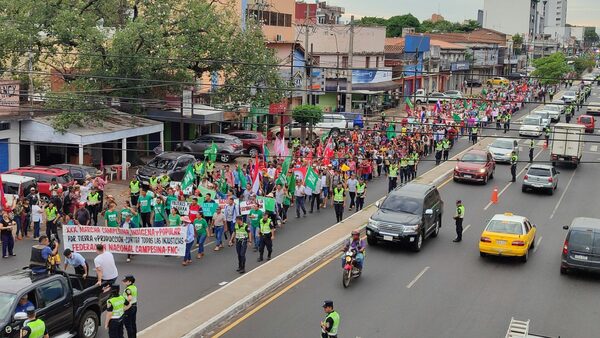 Campesinos se movilizaron exigiendo reforma agraria y justicia social en histórica marcha n° 30 - Unicanal