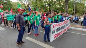 Marcha campesina en Asunción: reclamos por tierras, producción y justicia social - trece