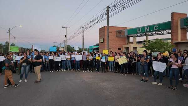 Alumnos de la UNC se movilizan en defensa del Arancel Cero