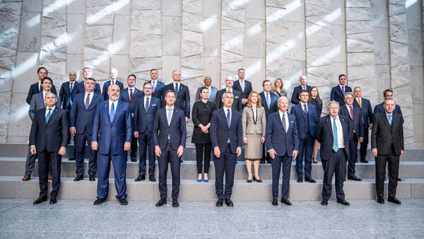 Líderes de la Unión Europea se reúnen en Bruselas para discutir el posible envío de armas a Ucrania - ADN Digital