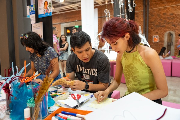 Vuelve “Ilustrando insectos” con una jornada de arte y color en el MuCi