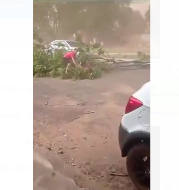 (VIDEO). Tormenta en Yby Yaú deja un herido y destrozos ápe ha pepe