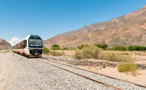 Primer tren solar a base de batería de litio llega a la Argentina - Unicanal