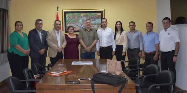 INTENDENTE DE NVA. ALBORADA SE REUNIÓ CON EL MINISTRO DE EDUCACIÓN - Itapúa Noticias