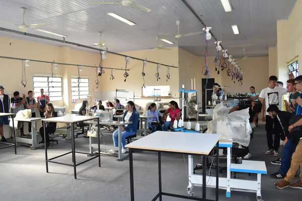 Mallorquín: industria textil capacita a jóvenes para ocupar unas 40 vacancias - ABC en el Este - ABC Color