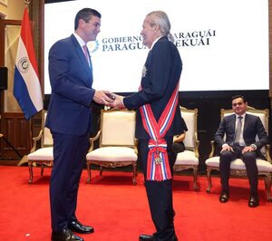 Koki Ruíz recibió la Orden Nacional del Mérito en el Grado de 'Gran Cruz'