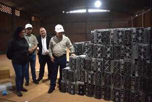 Desmantelan mega inversión de 812 máquinas de criptomina y trasladan a depósito de Ande - Nacionales - ABC Color