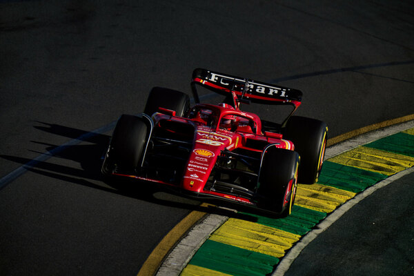 Versus / Ferrari exhibe músculo ante Verstappen en los libres del GP de Australia