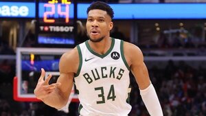 Giannis vuelve al quinteto de los Bucks