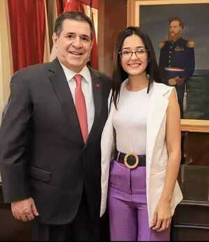 En redes sociales critican particular “democracia” de familia de joven liberal que se unió al cartismo – La Mira Digital