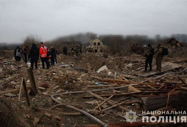 Rusia bombardea Ucrania con decenas de misiles y drones y admite estar en "estado de guerra"