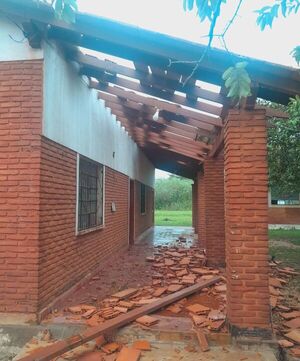 Temporal destruyó una escuela en el distrito de Belén