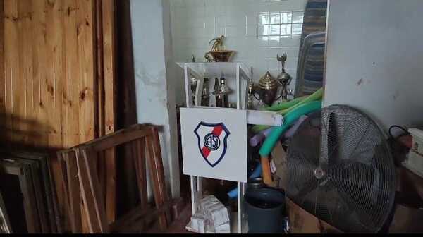Delincuentes hurtaron en el club San Juan de Encarnación