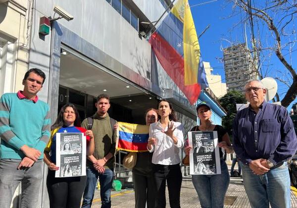 Nuevo reclamo de los venezolanos en Argentina porque el régimen de Maduro no les permite registrarse para votar - ADN Digital