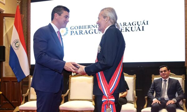 Koki Ruíz recibió máxima distinción de la Presidencia