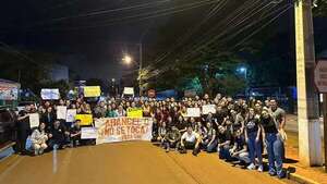 La UNE en paro general y alumnos exigen asegurar “Arancel Cero” - ABC en el Este - ABC Color