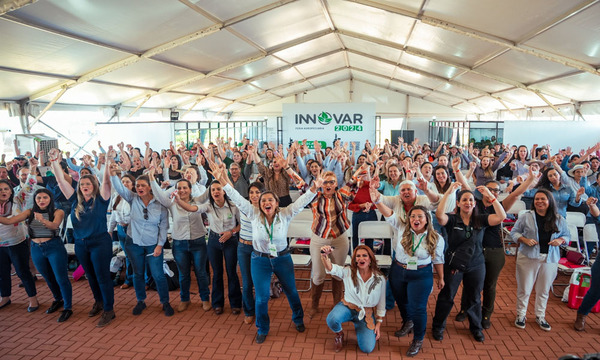 Testimonios de superación y disciplina con rostro de mujer vigorizaron la feria