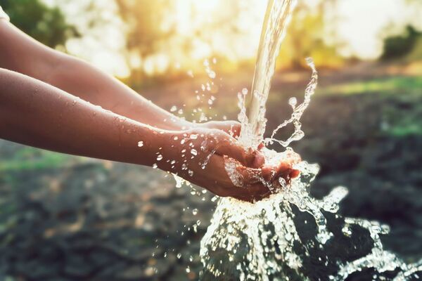 Día Mundial del Agua: ¿Cuántos hogares tienen acceso a saneamiento y agua mejorada en Paraguay? - MarketData