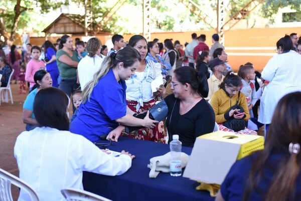 Clínica móvil realizó servicios en una escuela de Minga Guazú - ADN Digital