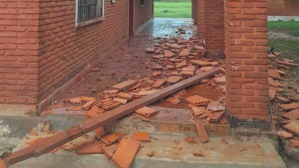 Temporal ocasionó daños al techo de una escuela en Concepción