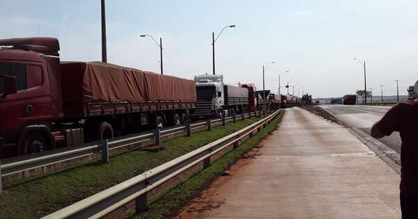 La Nación / Procesan a camionero que se habría apropiado de 34 mil kilos de soja