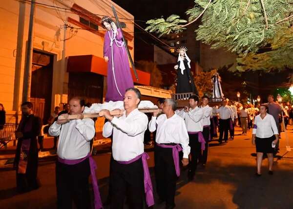 Multitudinario vía crucis “a lo ymaguare” en el centro de Asunción - Nacionales - ABC Color