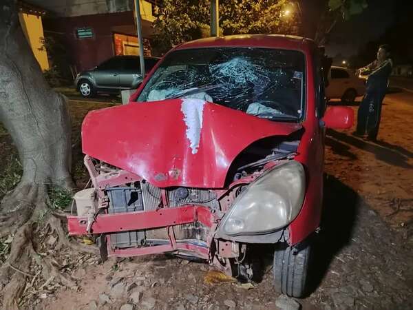 Capturan a presunto autor de robo de vehículo tras persecución y accidente en Itá - Policiales - ABC Color