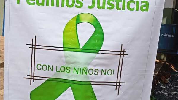 Madre pide reparación por el abuso de su hijo