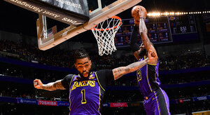 Versus / Celtics suman octava victoria seguida y Russell bate un récord de Lakers